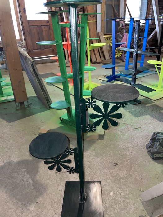 Масивни цветарници от желязо