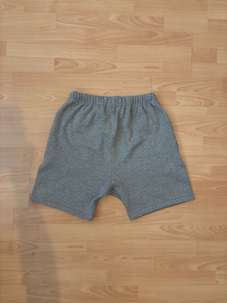 Essentials shorts-сиви