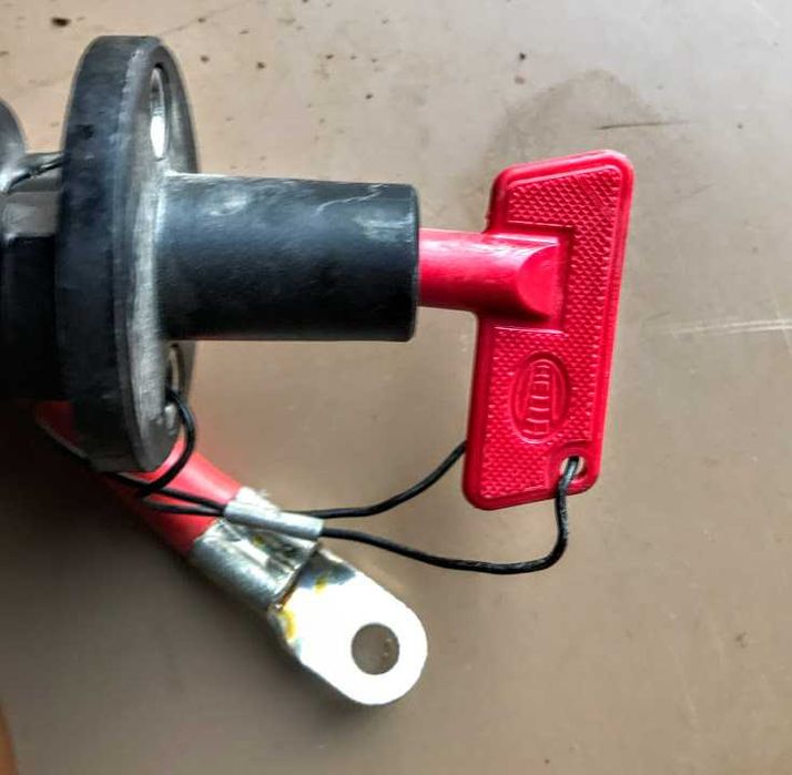 Оригинален Комплект HELLA за релокация на акумулатор с ключ маса