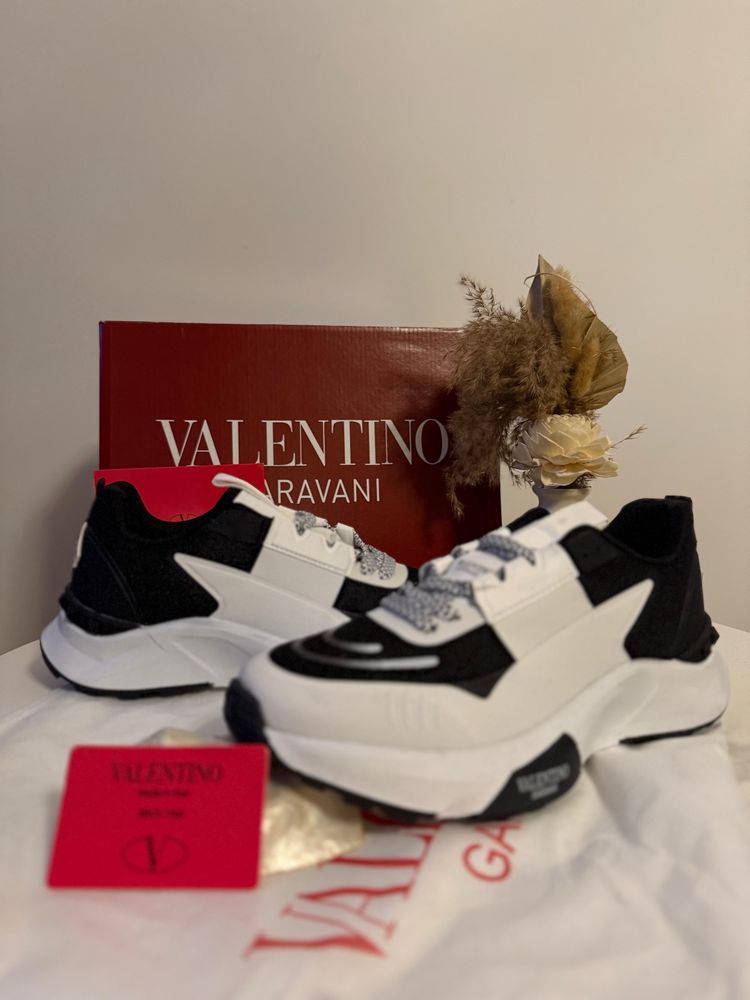 Adidasi Valentino Garavani True Act