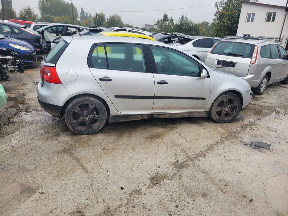 Dezmembrez volkswagen golf 5