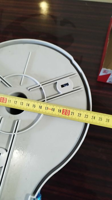 Диспенсъри за течен сапун , тоалетна хартия , кърпи за ръце и кух рола