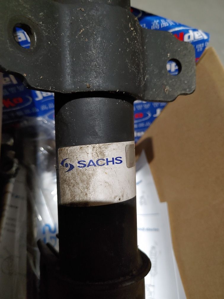 Преден амортисьор SACHS за Дачия дъстър
