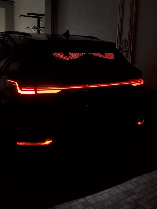 инновационный светодиодный экран для заднего стекла автомобиля