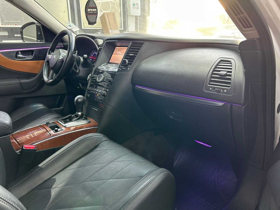 Lumini ambientale LED dedicate INFINITI