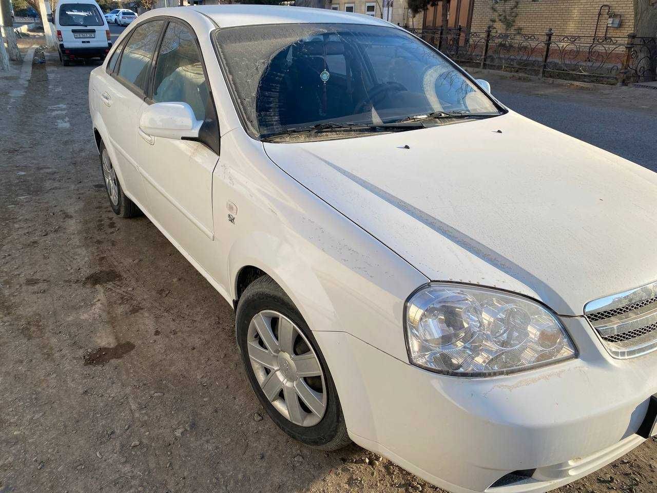 Lacetti sotiladi