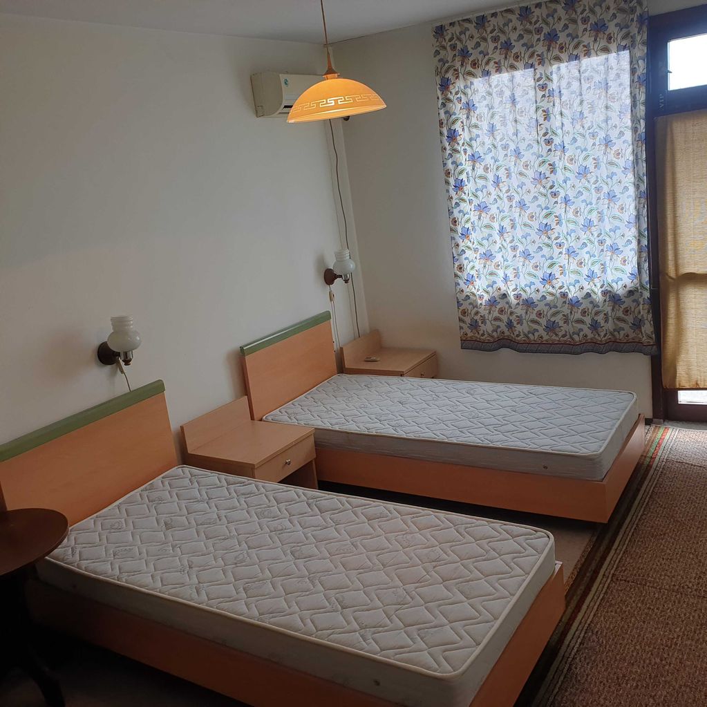 Дава се под наем Къща в Бургас, Ветрен - 220 кв.м за 750 € - Снимка #1