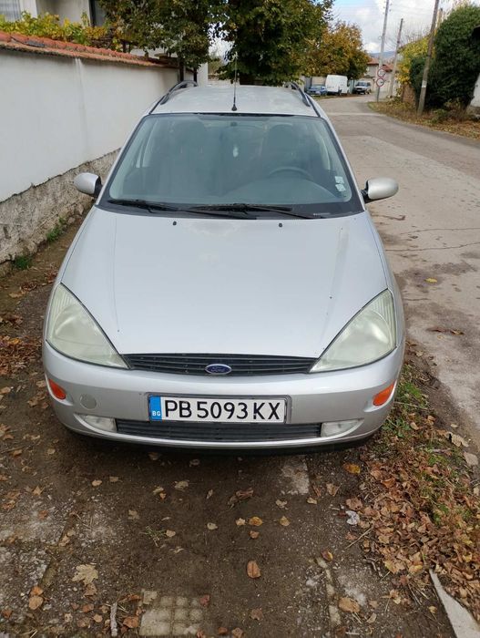 Продавам семеен автомобил