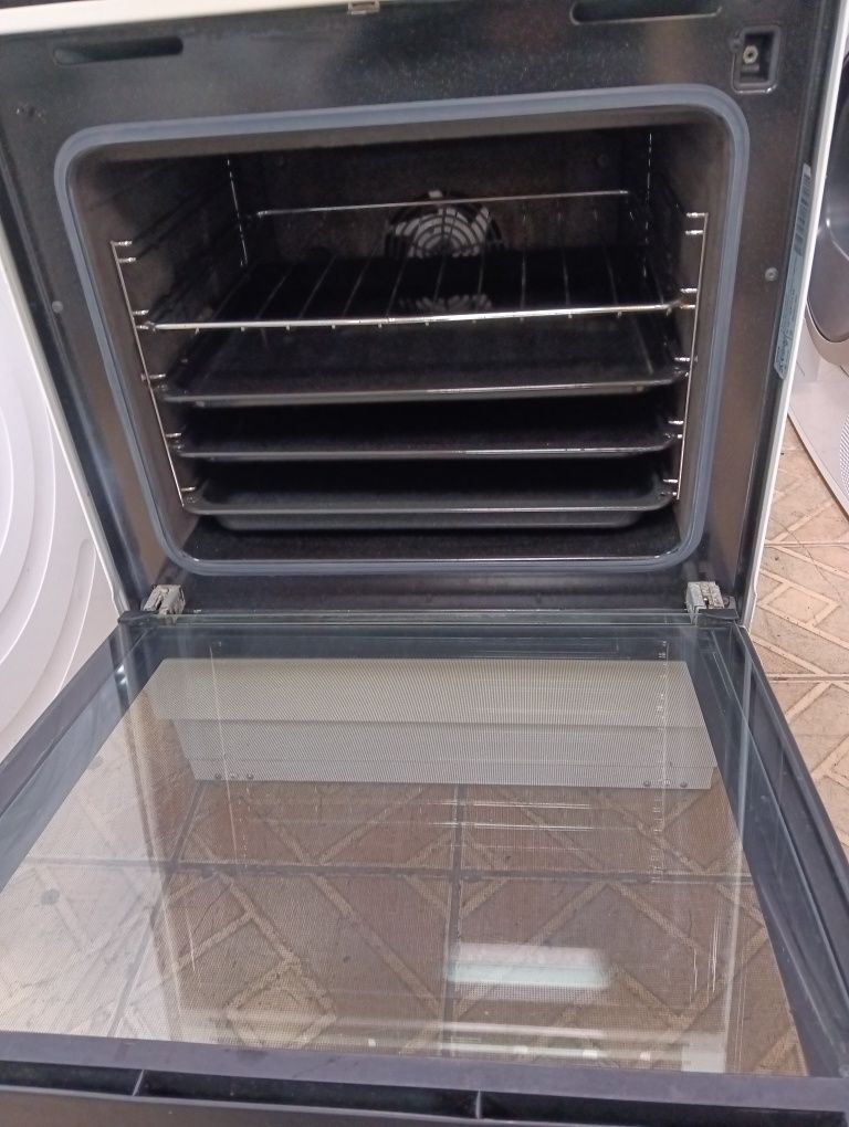 Свободно стояща печка с индукционни котлони VOSS  Electrolux Гаранция