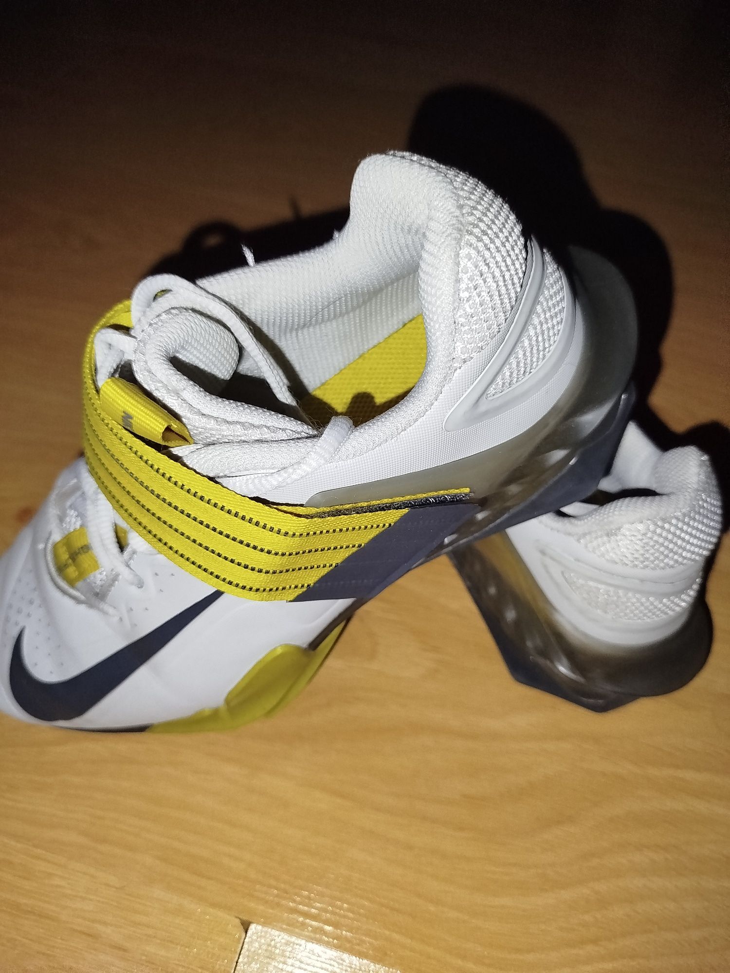 Продам штангетки Nike 37.5 размер