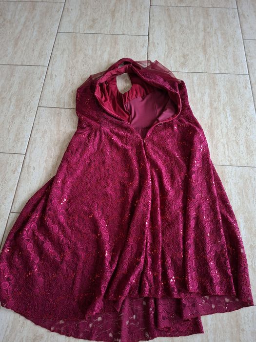 Vind rochiță mărimea 50.