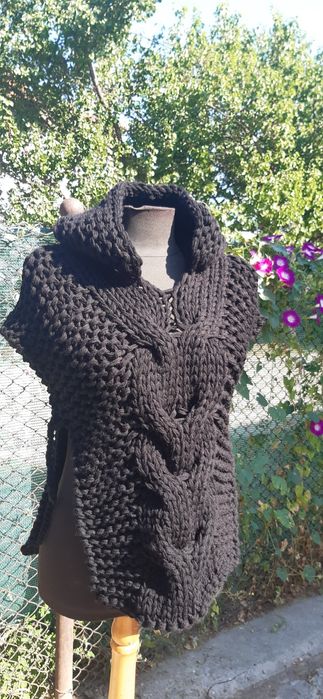 Ръчно изплетено детско пончо