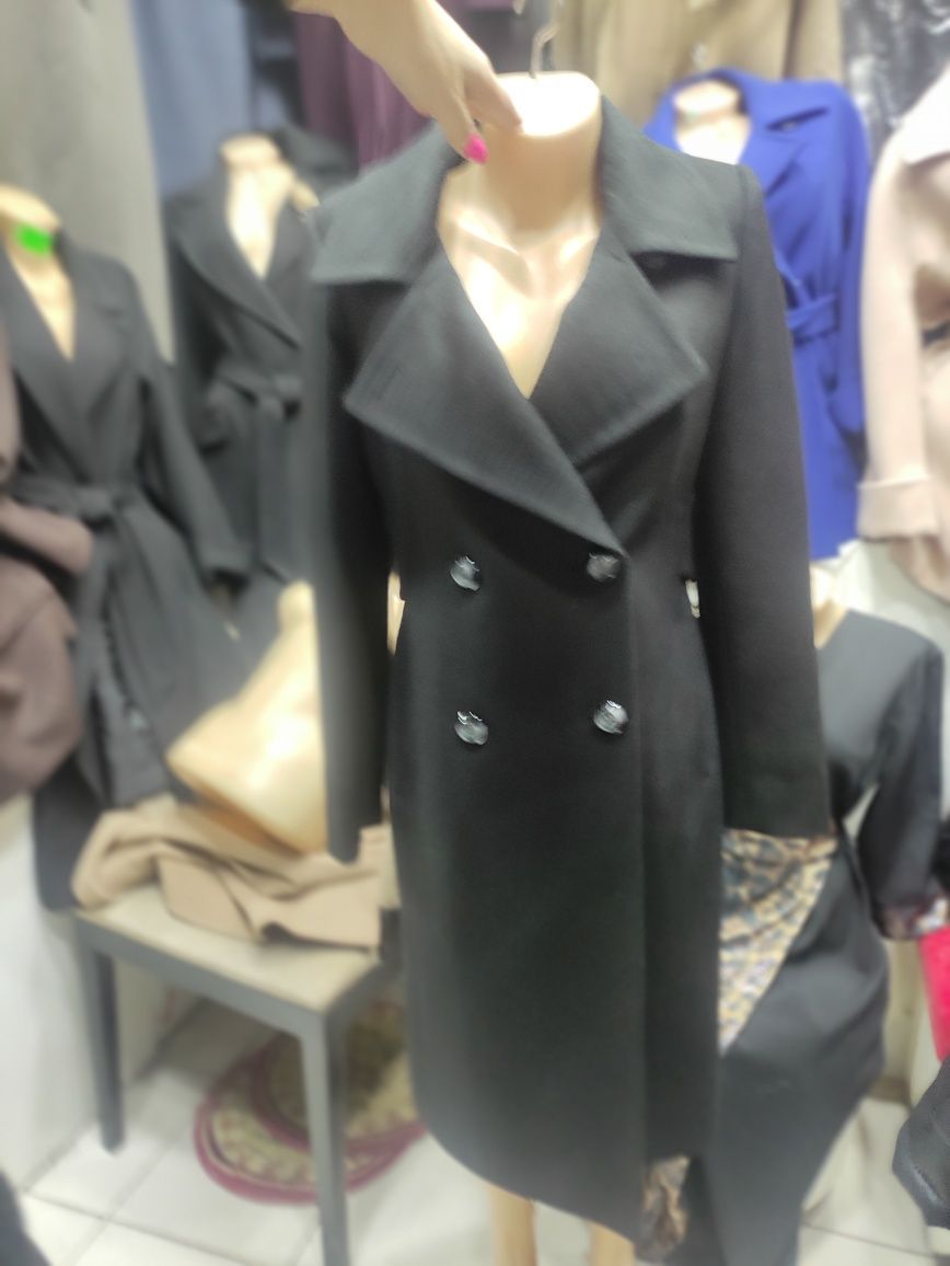 Кашемировое пальто чёрного цвета