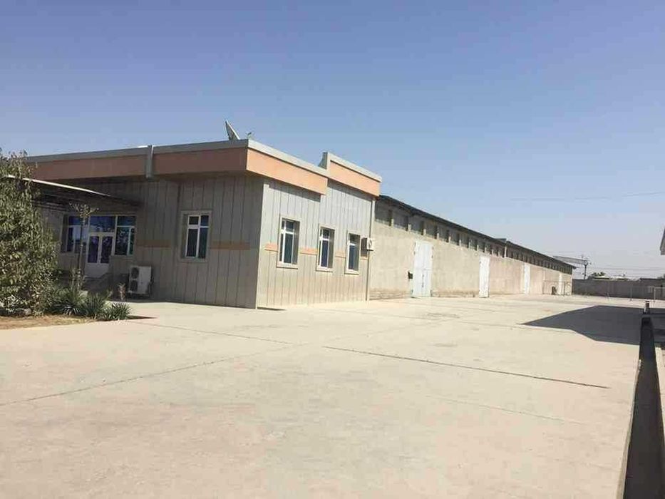 Продаётся 1 га производственная база.