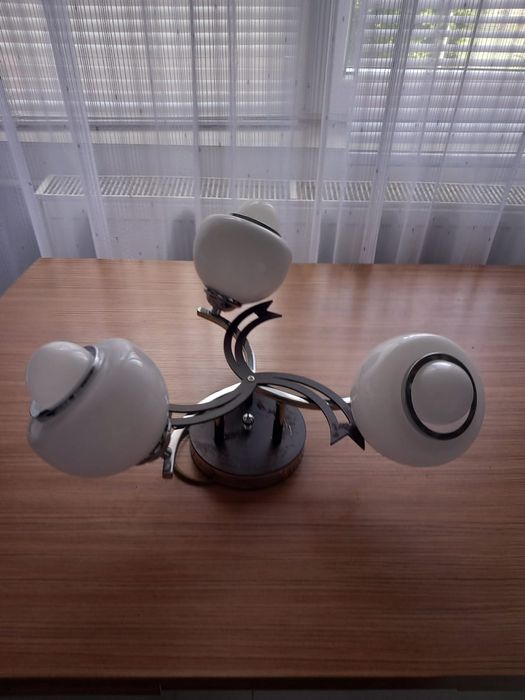 Lustra camera.stare buna