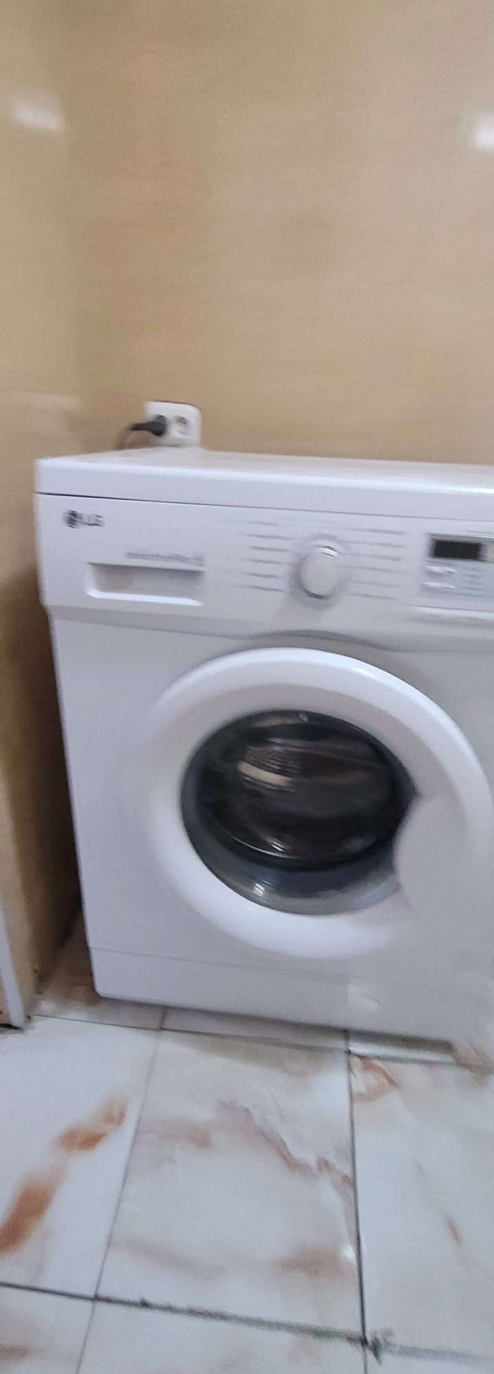Срочно недорого продаётся стиральная машина LG
