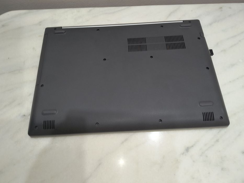 Laptop Lenovo forte puțin folosit