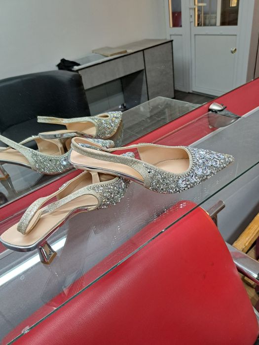 Продам босоножки