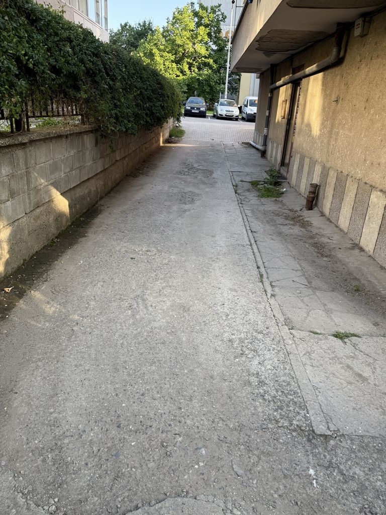Дава се под наем Гараж / Паркомясто в Бургас, Център - 22 кв.м за 71.4 € - Снимка #1