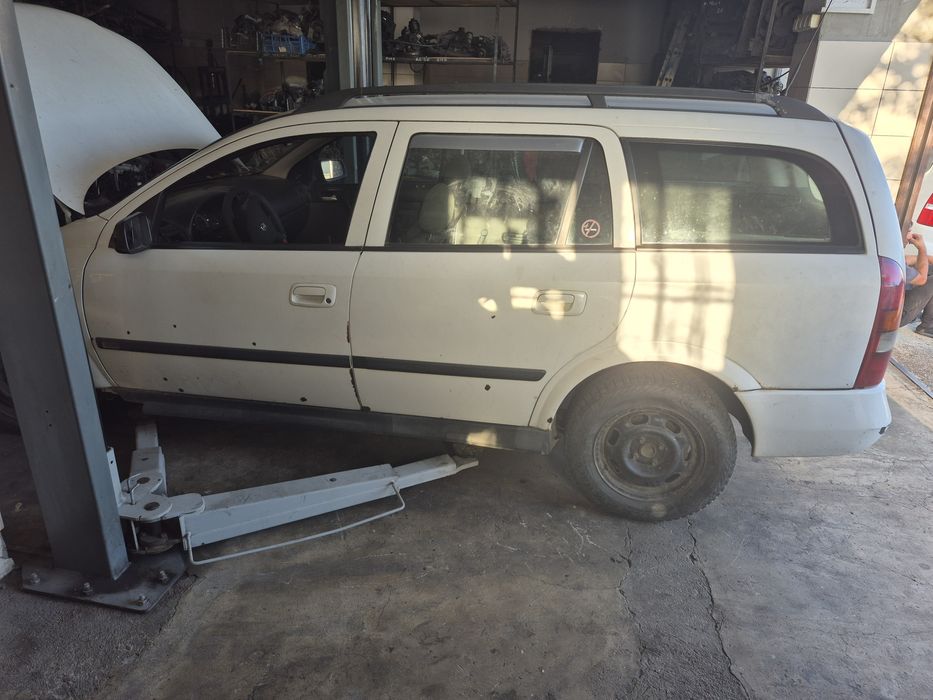 Dezmembrez astra g 1.7