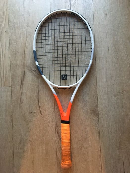 Продавам тенис ракета Babolat Strike G