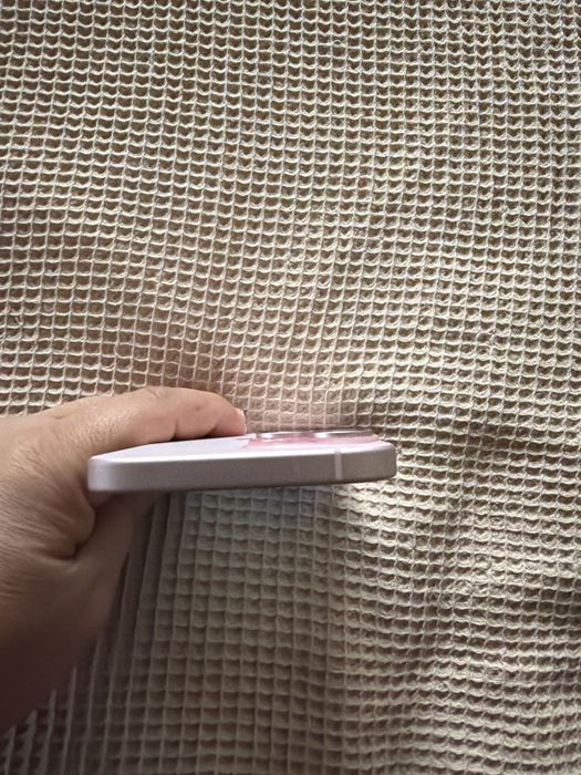 iPhone 15 – розов, 256GB, отлично състояние,с гаранция