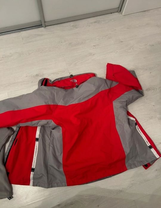 Vând Jacheta The North face cu model fleece