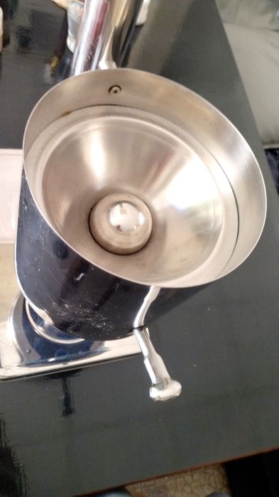 Иноксов дозатор за храни