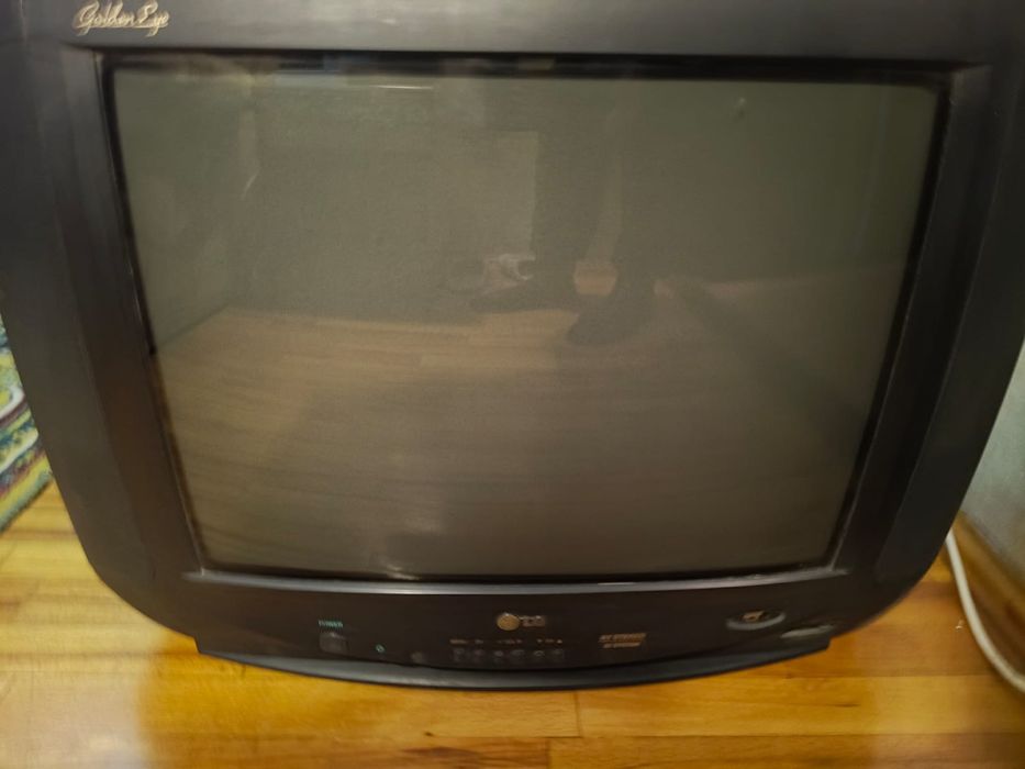 Телевизор LG  с пультом