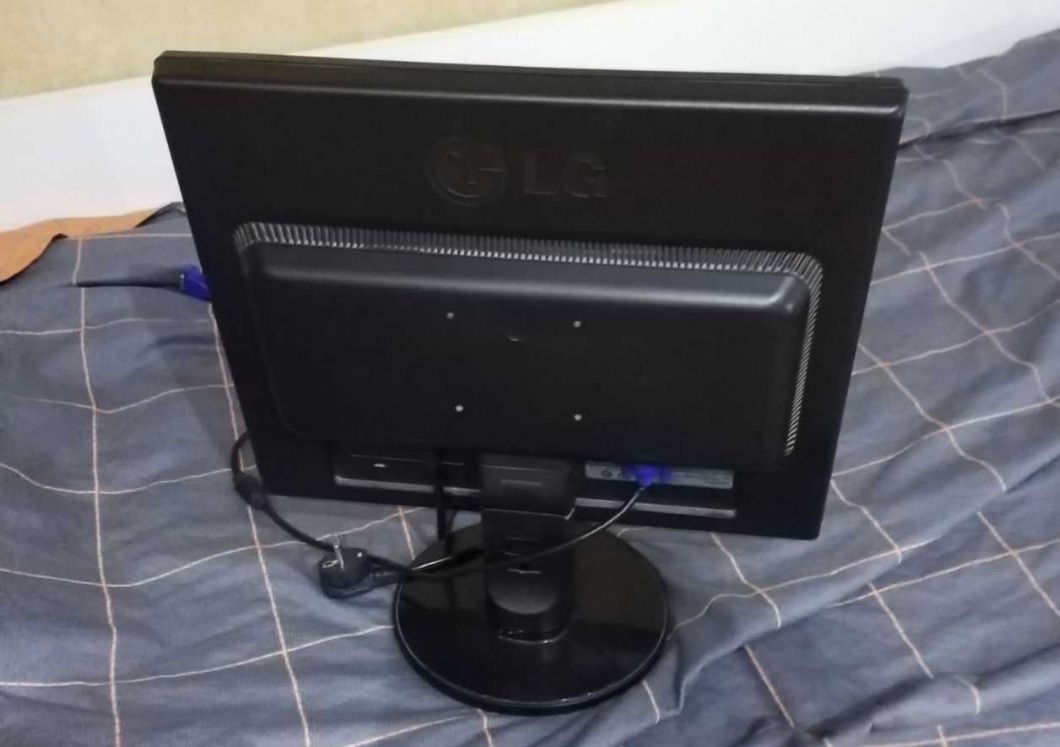 LG Flatron E19 sotiladi