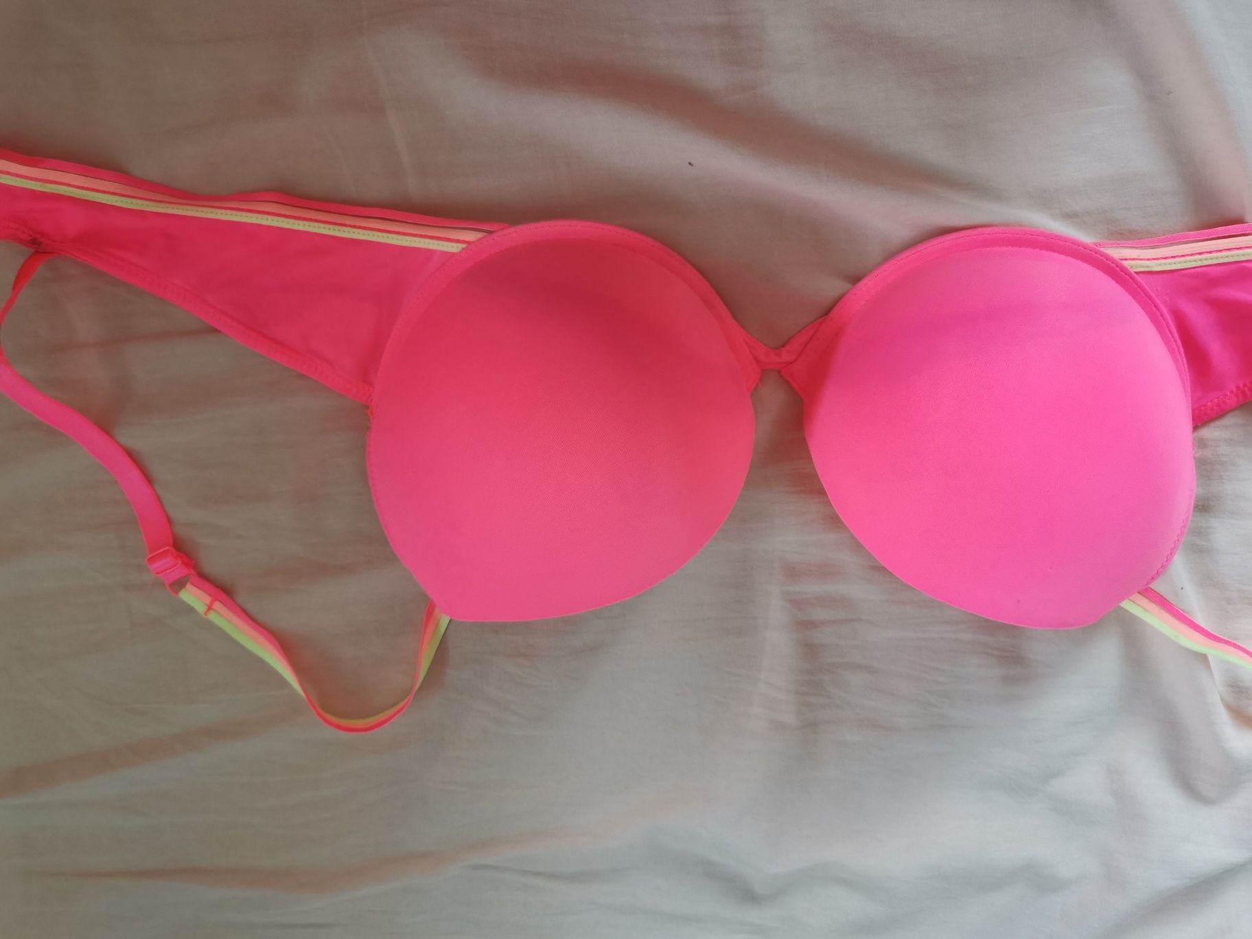 Сутиени 100D (85D) super push up, с подарък рокля и потничета