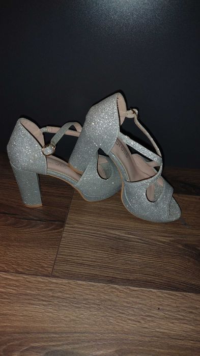 Sandale marimea 35 + pantofi cadou marimea 35