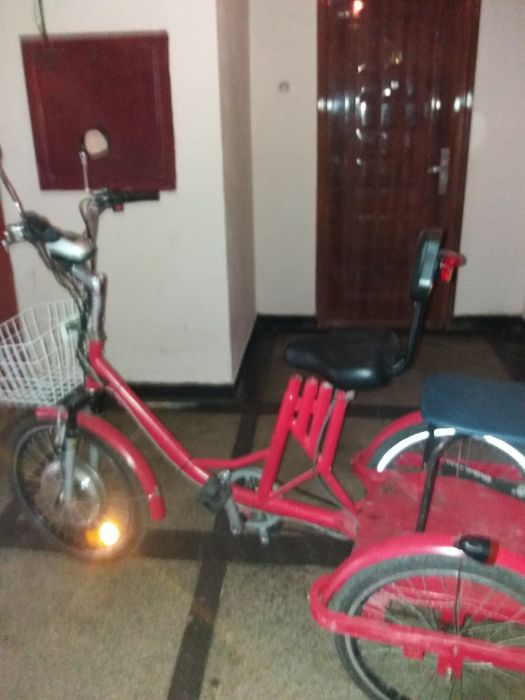 Vind tricicleta electrica adusa din SUA.