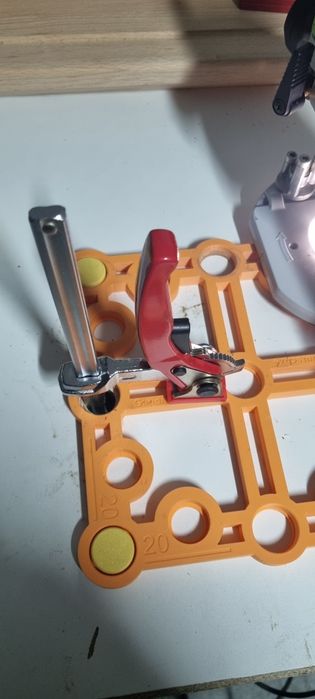 Șablon găuri Bench Dog / MFT – universal 19–20 mm (printat 3D)