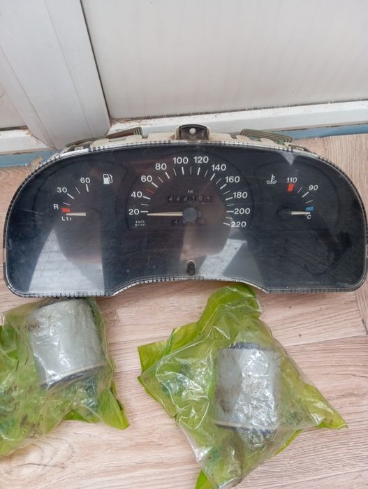 Продам приборную палель и задние салиндблоки на Опель вектра а