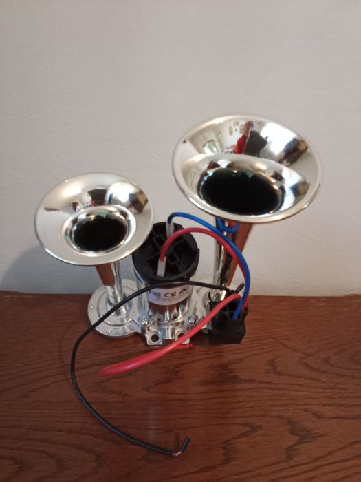 Въздушен клаксон с компресор 12 v.