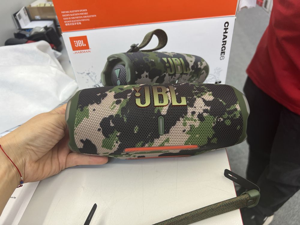 Чисто нова преносима колонка JBL CHARGE 6