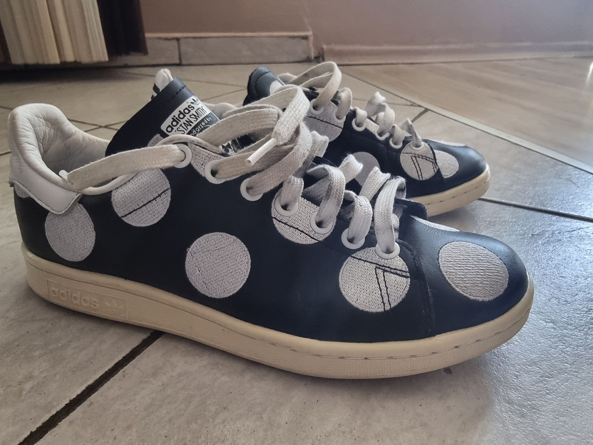 Pharrell x Adidas Stan Smith big dot номер 40