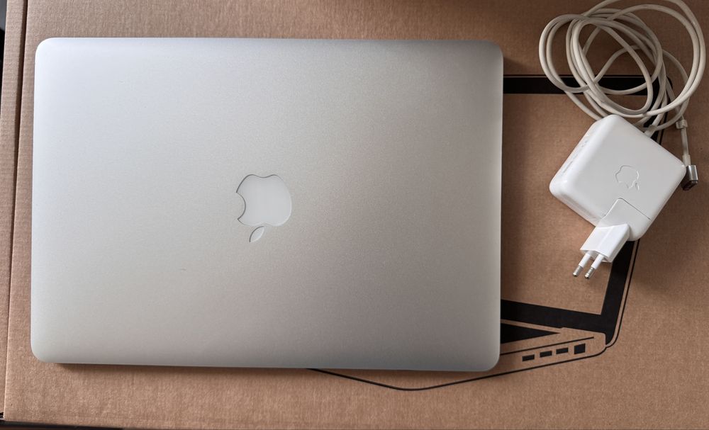 Macbook Air 13.3 2017 Windows 10 Pro + Mac OS