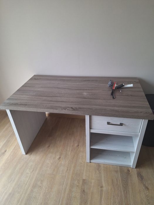 Масивно голямо  бюро