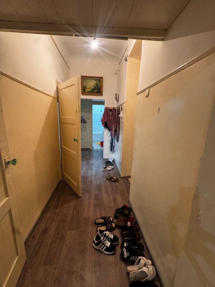 Срочно продаеться квартира в центре Чирчике 2-комнатная раеоне Навай