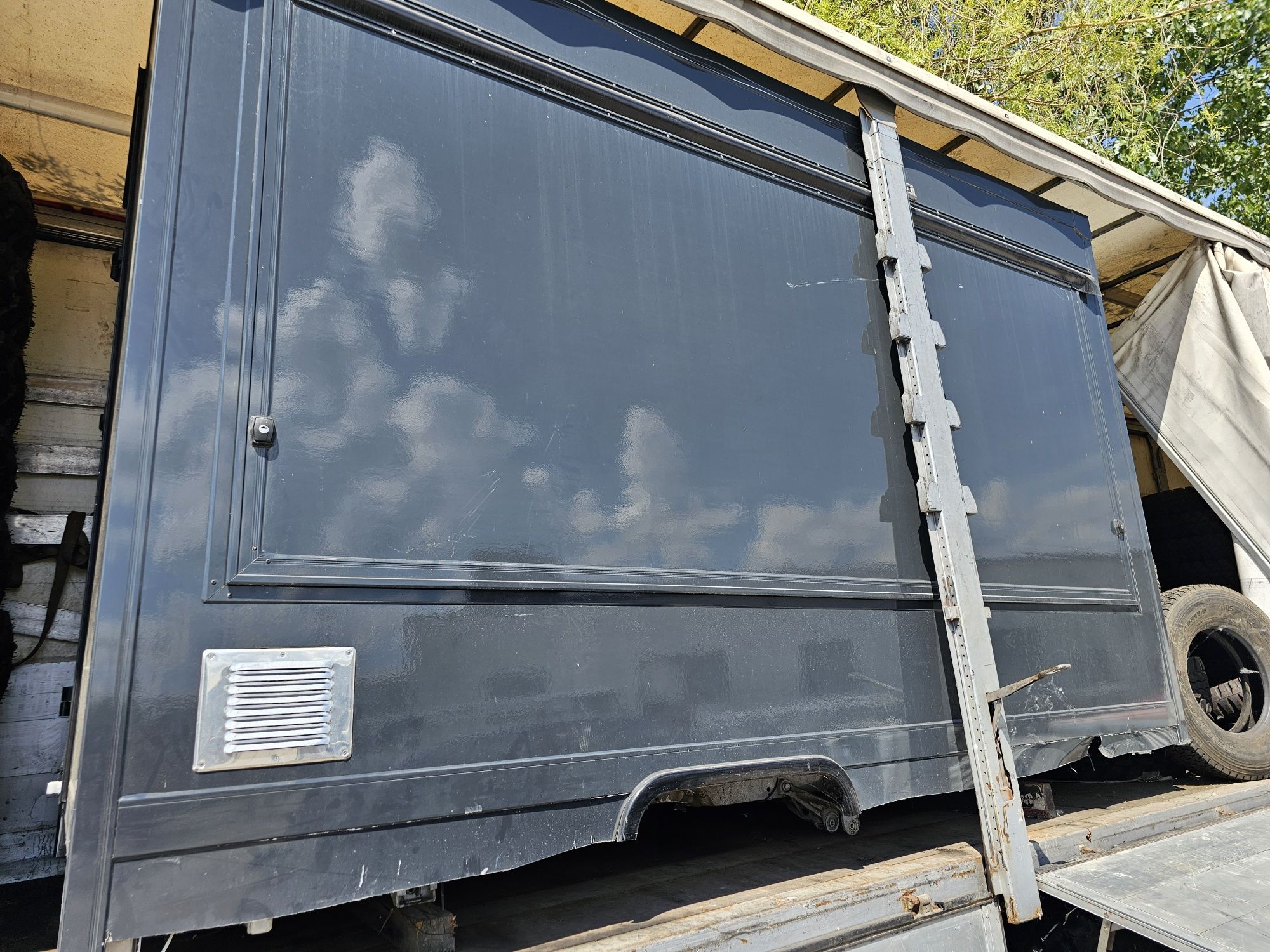 Foodtruck  / Fast Food / Bucatarie