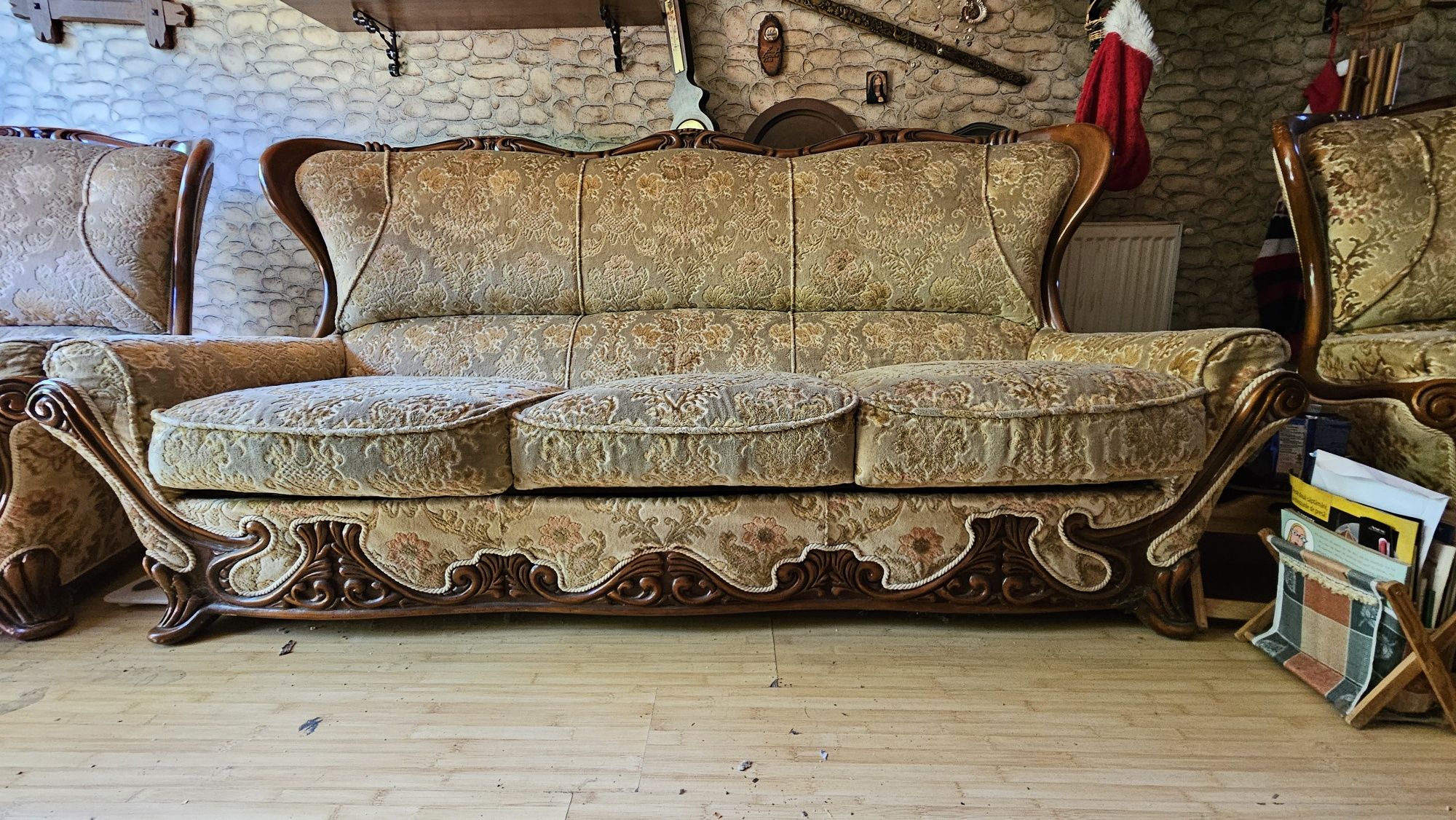 Canapea cu doua fotolii din lemn masiv sculptat manual