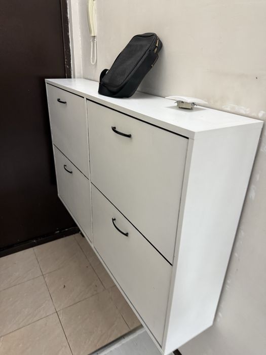 Продам срочно тумбочку для обуви .