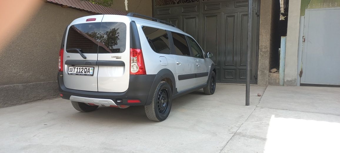 LADA LARGUS sotiladi