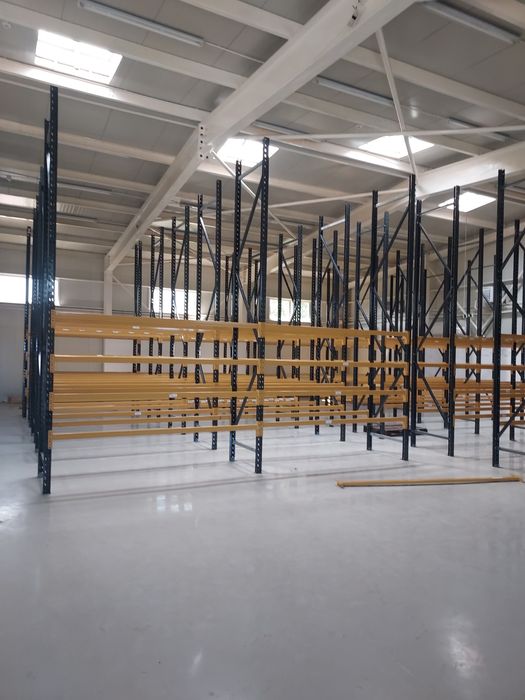 Rafturi metalice impecabile lichidare de stoc