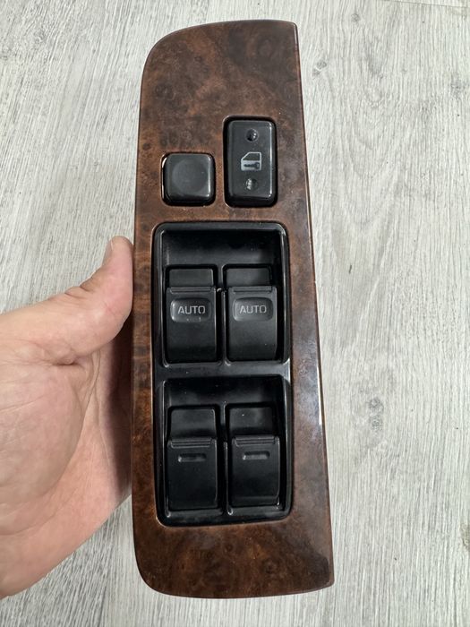 Toyota windom справа