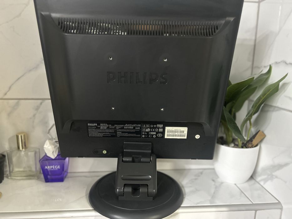 Монитор Philips 30 лв