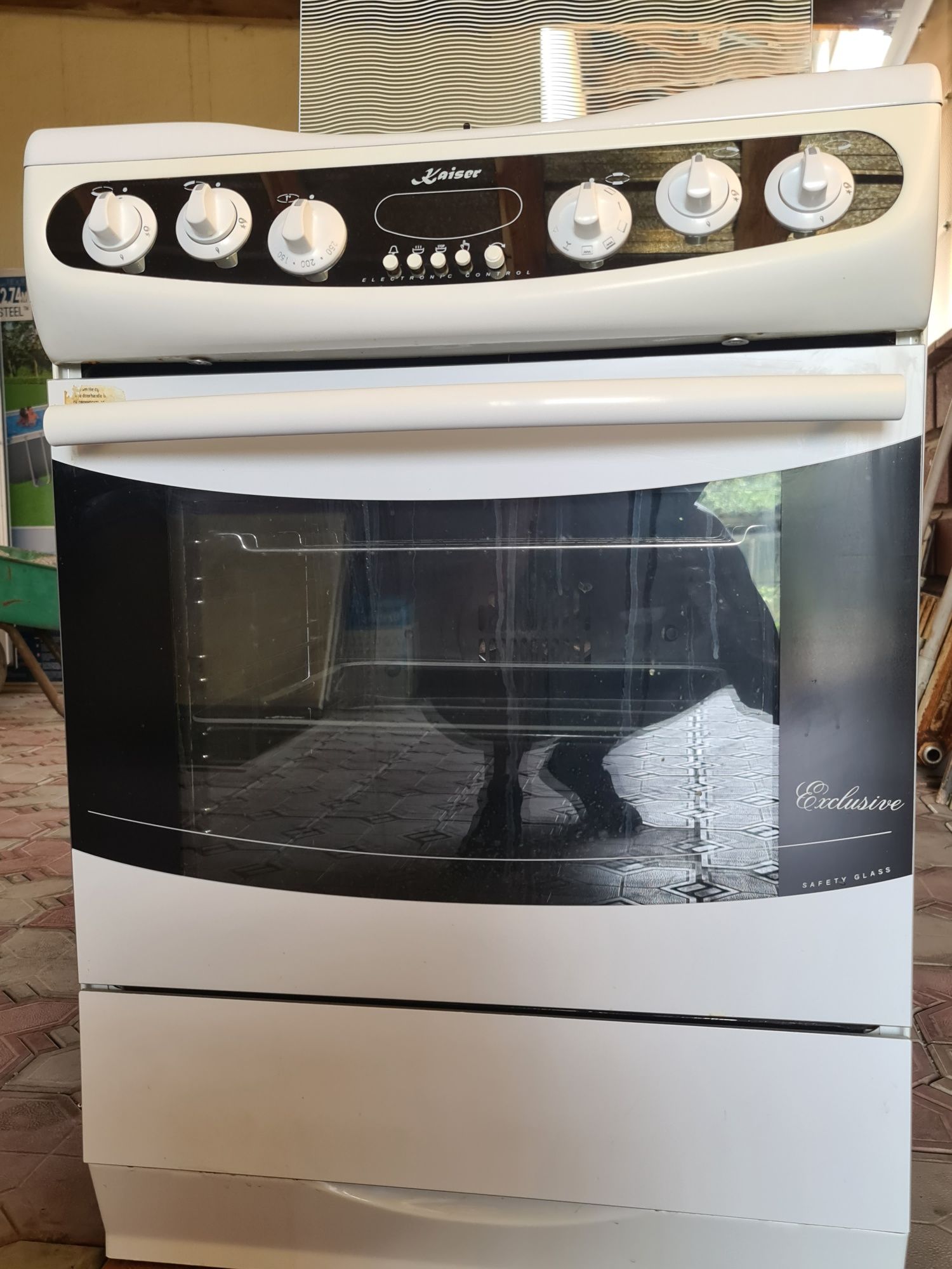 Продам  газовую плиту Kaiser.