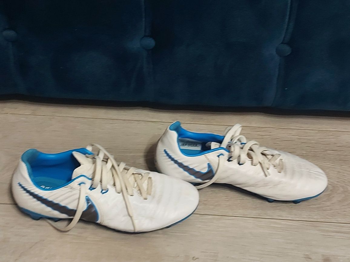 Ghete de fotbal nike tiempo mărimea 38